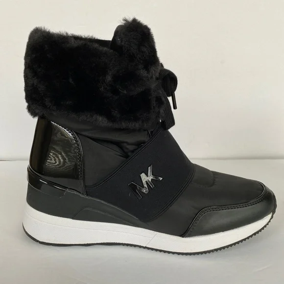 MICHAEL KORS SHAY NYLON WARMTH BLACK BOOT SIZE: 7.5 - Picture 2 of 8